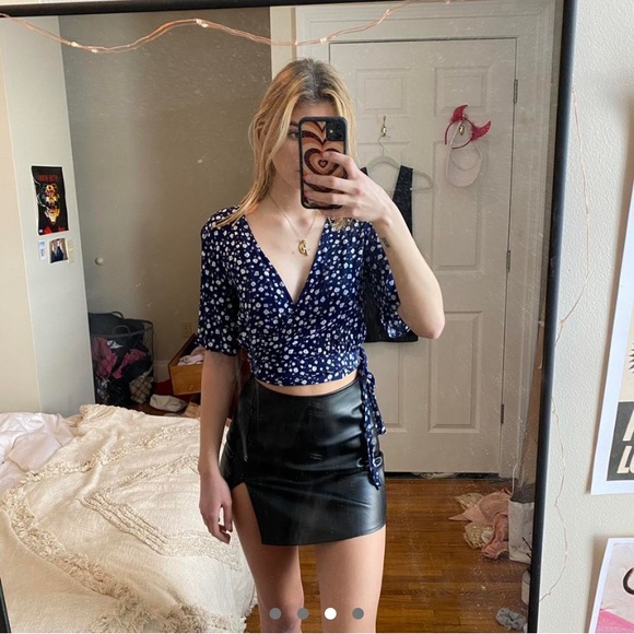 MinkPink blue wrap top with white flowers - Picture 3 of 4